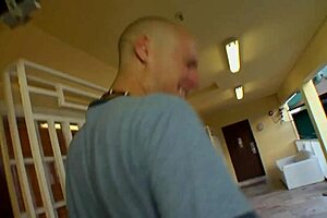 Bold housewife achieves intense orgasm during rough quickie fucking