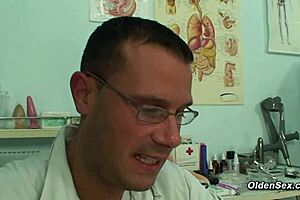 milf drops by doctor for a quick session