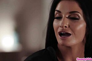 Hey, that teen babysitter gets licked by her lesbian boss! 😏👅