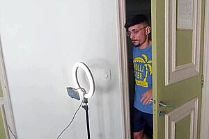 The big ninfeta Fantasia makes a hot man masturbate with her imagination