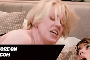 man, dee williams showing us anal in a wild threesome!