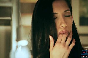 finger banging latina milf chloe amour pleases herself