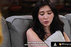 Mommys Girl - Milf Lauren Phillipss Big Tits Unite Stepbae Chloe Surreal & Bully Jane Wilde! 😍