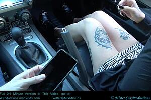 I picked up this gorgeous MILF at the roadside and fucked her in my car