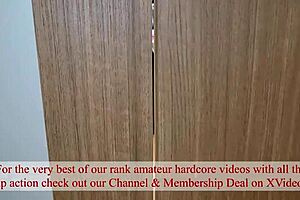 kiwi milf drinking piss at mall 😈