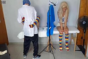 Doutor Examina As Duas Meia-Irmãs Em Tabu