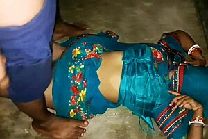 Bhabhi from the Indian village gets a hard cock in her pussy