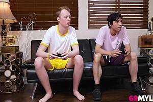 Guys learn how to seduce girls from milfs