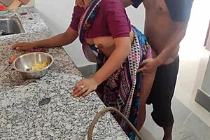 Aunty's seductive charm in the kitchen is irresistible