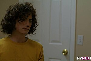 Hot stepmom jessica ryan rides in cowgirl and missionary seduction