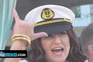 Hot step sisters parody with gal ritche and step brothers 😊