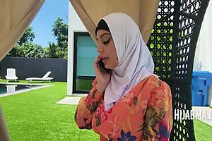 Handyman charms rich, shy Muslim MILF in hijab