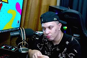 Belinha Baracho On All Fours, Showing Her Ass On Podcast?