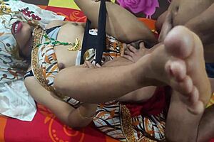 Indian Aunty In Saari Shows Big Boobs And Ass For Bhabhi Sex With Big Boobs Bhabhi Ki Chudai