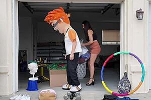 From browsing to banging, Lola Pearl's garage sale became a wild hardcore event