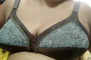 ये गर्म सेक्सी सौतेली माँ देखना चाहोगे अब?