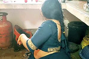 desi bhabhi casually fucks boys