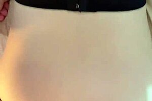 It's very comfortable inside my vagina, right? 我的陰道裡面很舒服對吧 😏