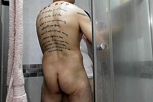 I came in the girl's mouth while she was sucking my cock in the shower