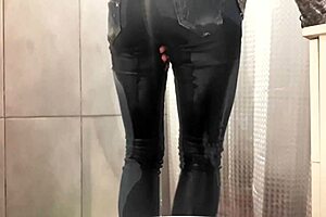 I really need to go pee, my jeans are bursting and I feel so desperate