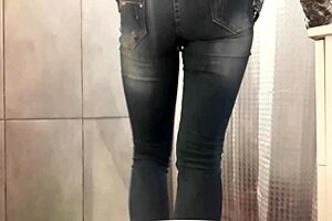 I really need to go pee, my jeans are bursting and I feel so desperate