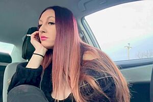 PassionateItalian milf smokes, flashes in car