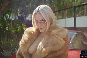 Alexis Texas, busty blonde, shows off bubble butt