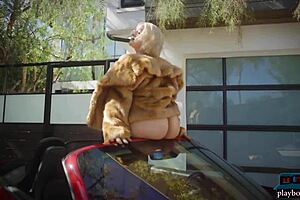 alexis texas flaunts bubble butt in hot car striptease 😍