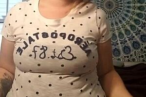 Lesbian milfs squirt during massage and toy play.