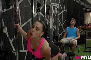 Hot Milf Wants Attention in Gym and Gets Fucked