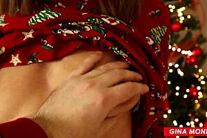 My hot stepmom fucks under christmas tree with creampie in pussy