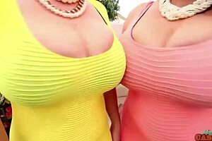 i'm maggie green, diving into juicy lesbian muff with big tits