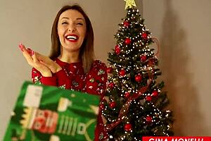 My hot stepmom fucks under christmas tree with creampie in pussy