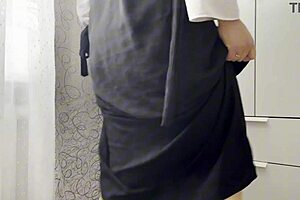 Hot Algerian Milf Masturbates While Cleaning House