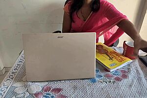 देसी इंडियन भाभी ऑफिस में काम कर रही थी जब मैंने ब्रूटल चुदाई दी