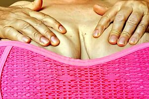 imagine huge tits right in your boss's face leading to a cumshot