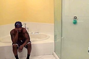 Does Gloria Sol's hot body provoke outdoor posing?