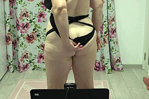 plump mature shakes big ass