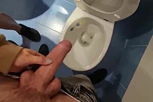 i fucked her in the toilet and she squirted all over