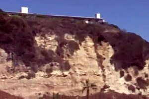 licking pussy of a seductive mom