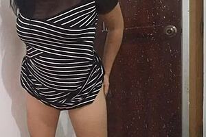 Stepmother dances sexy and flashes buttocks before wedding?