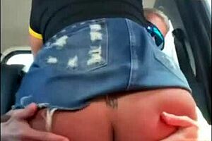 a vadia sentou na minha rola no meio da viagem, mas eu esqueci o preservativo ou algo