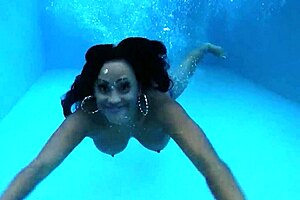 i'm maxine x, masturbatin my wet pussy wit huge toy, ohh