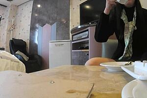 Femme d'Affaires Japonaise Mature Fait du Sexe Brutal avec Amateur en Plein Jour