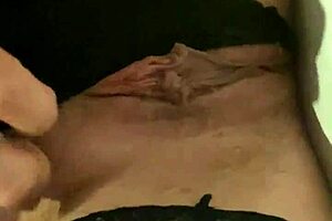 i play with pee as milfycalla