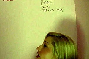 Queue du glory hole dans la bouche de Dana busty !