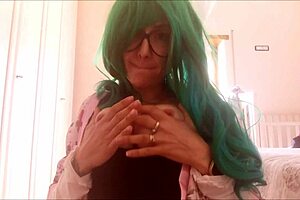 डेस्परेट विंटेज मिल्फ ने अपनी सीन में हार्ड लंड के लिए भीख मांगी