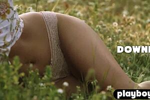 Anetta Keys, the sexy natural babe, shows off her stunning naked body