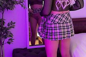 hot milf tears her tight leggings apart