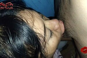 sexy charapita mamando y cogiendo en la escalera, assfucking oral anal homemade